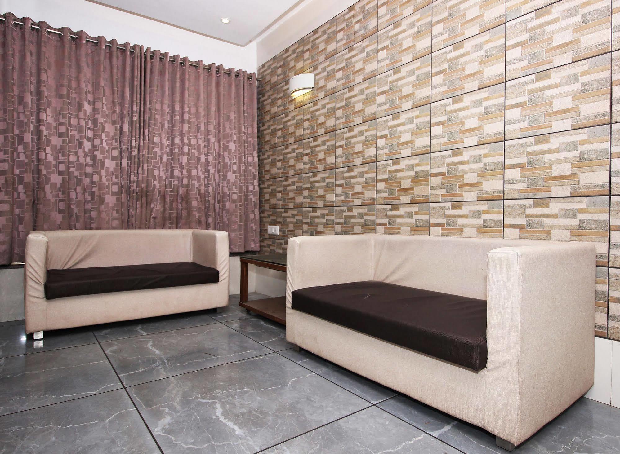 Hotel Salute Ahmedabad Exterior foto